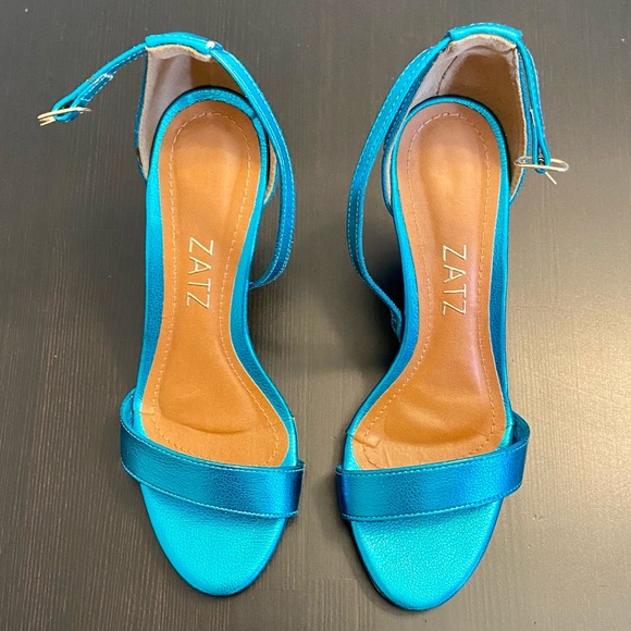 BNWOT Blue Metallic Sandal Heels - Picture 2 of 8